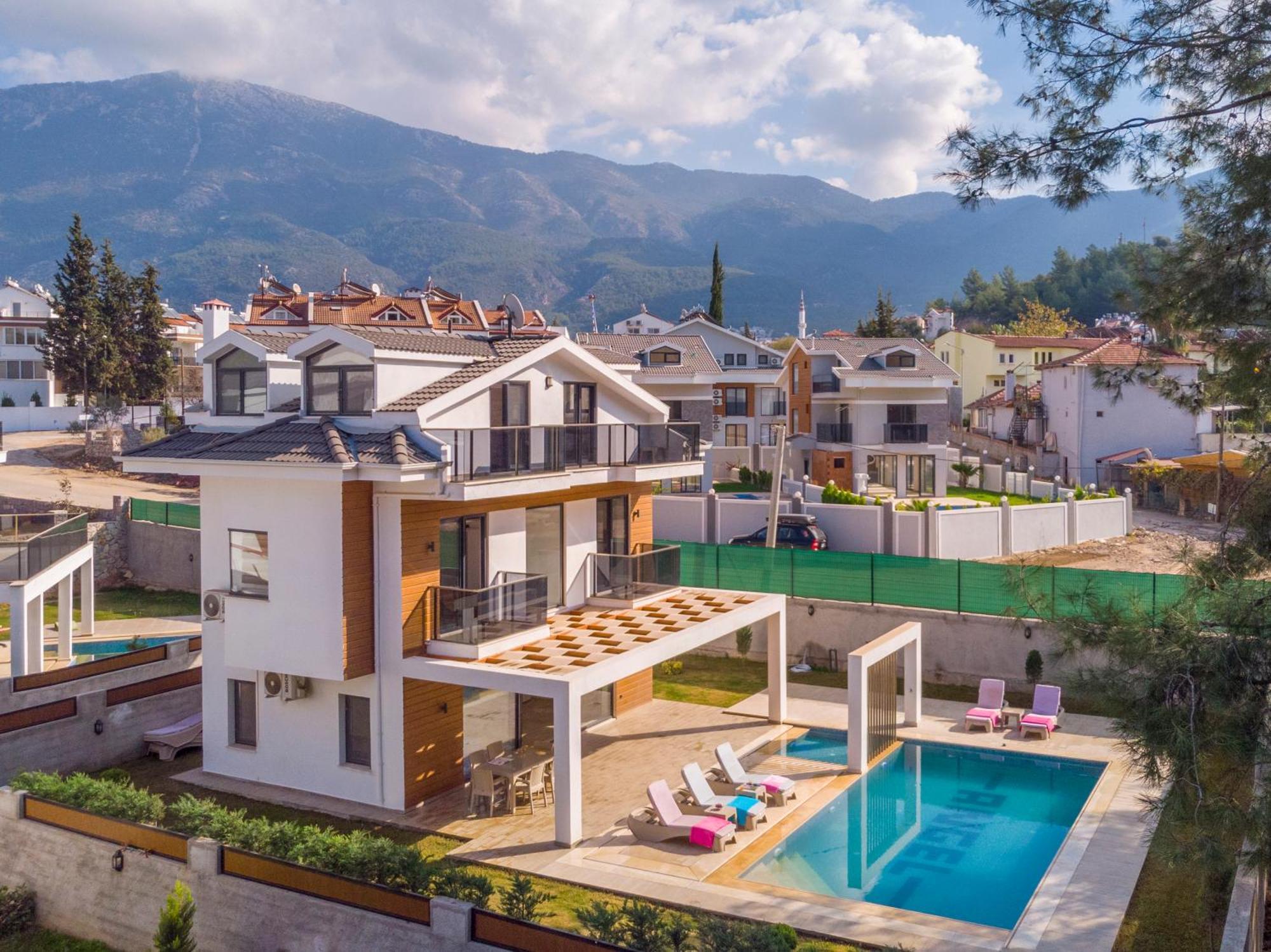 Hisar Celebrity A Villa *